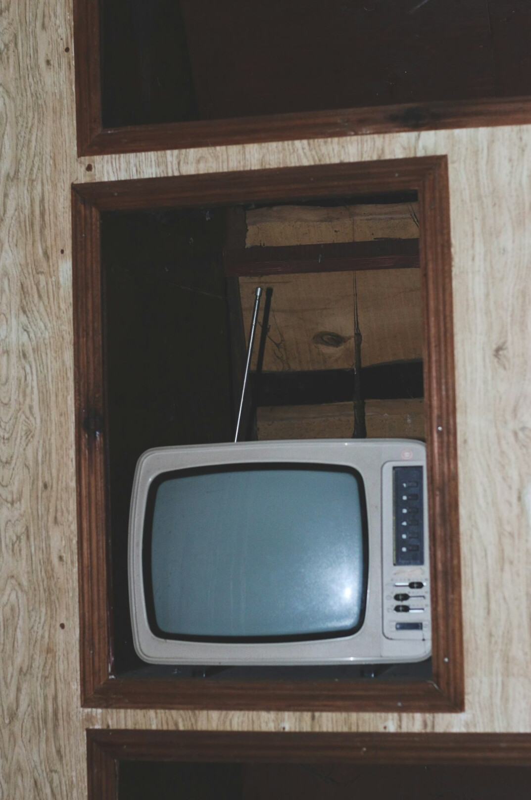 Vintage television set displaying a colourful advertisement in a 1980s living room